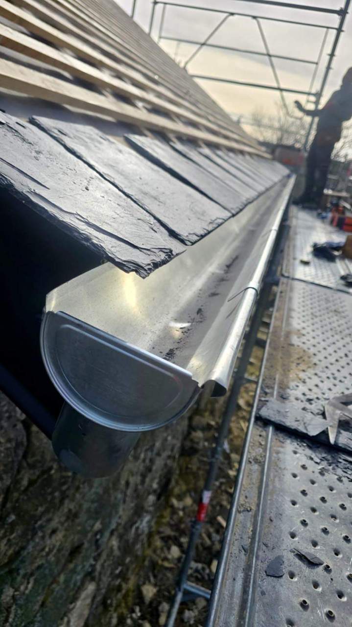 Installation de gouttières Saint-Chély